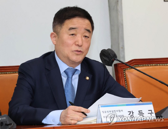 더불어민주당 정순실부실인사참사부실검증조사단장인 강득구 의원이 9일 국회에서 열린 학교폭력 근절 및 피해자 회복 지원을 위한 간담회에서 발언하고 있다.<연합뉴스>